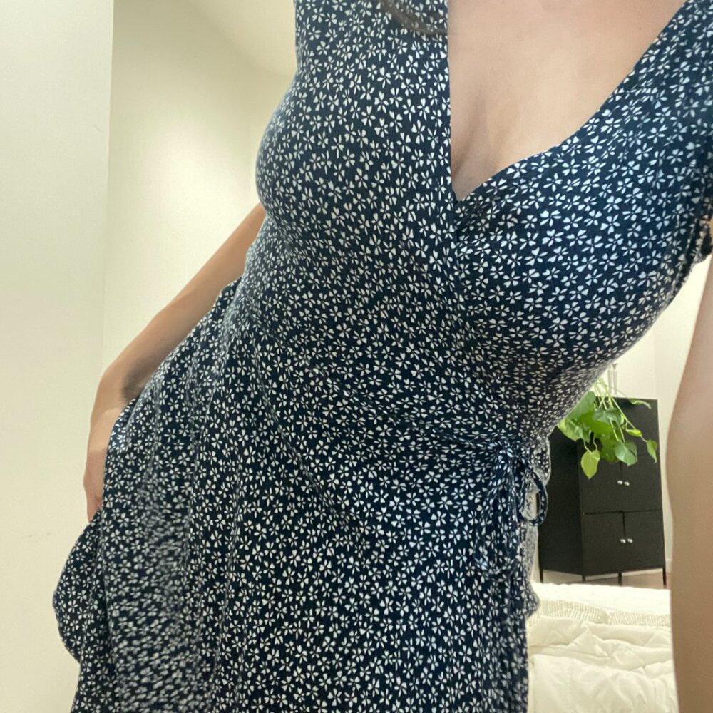 brandy melville wrap dress blue navy floral summer